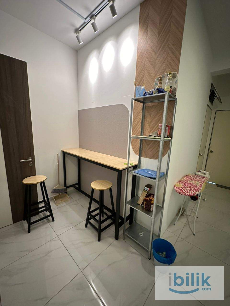 Middle balcony room mix gender mix race fully furnished for rent - Image 4