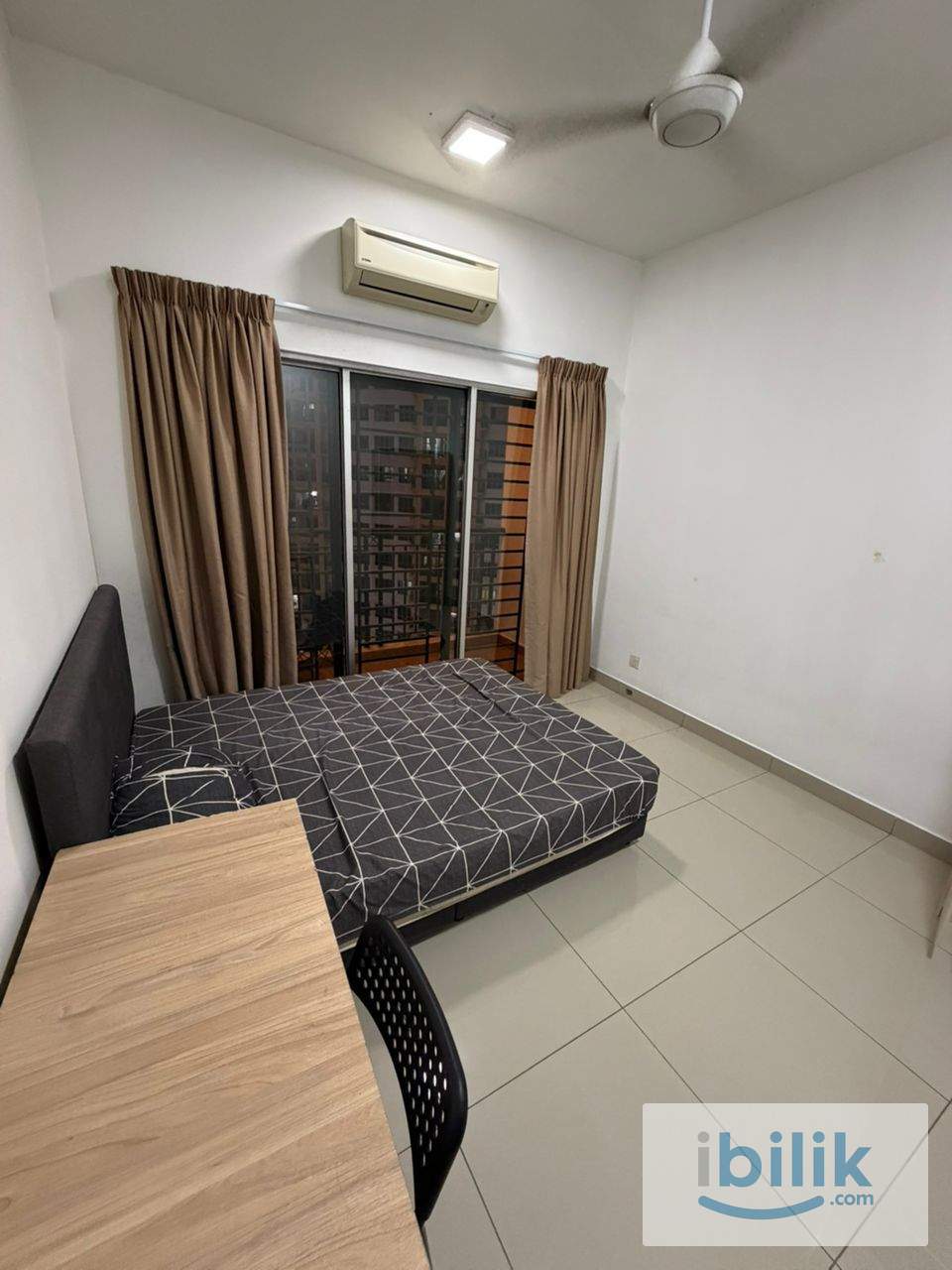Middle balcony room mix gender mix race unit for rent - Image 4