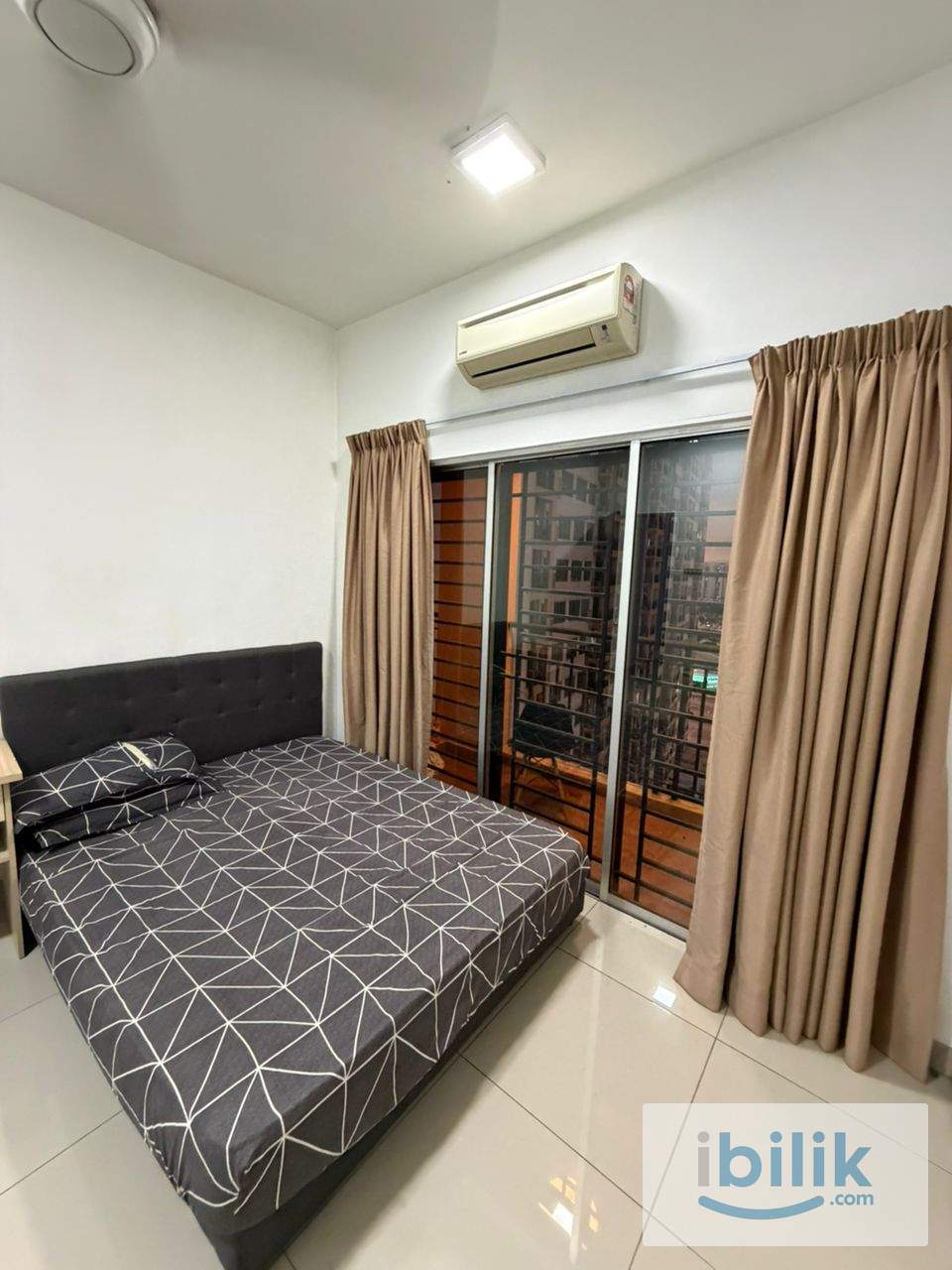 Middle balcony room mix gender mix race unit for rent - Image 2