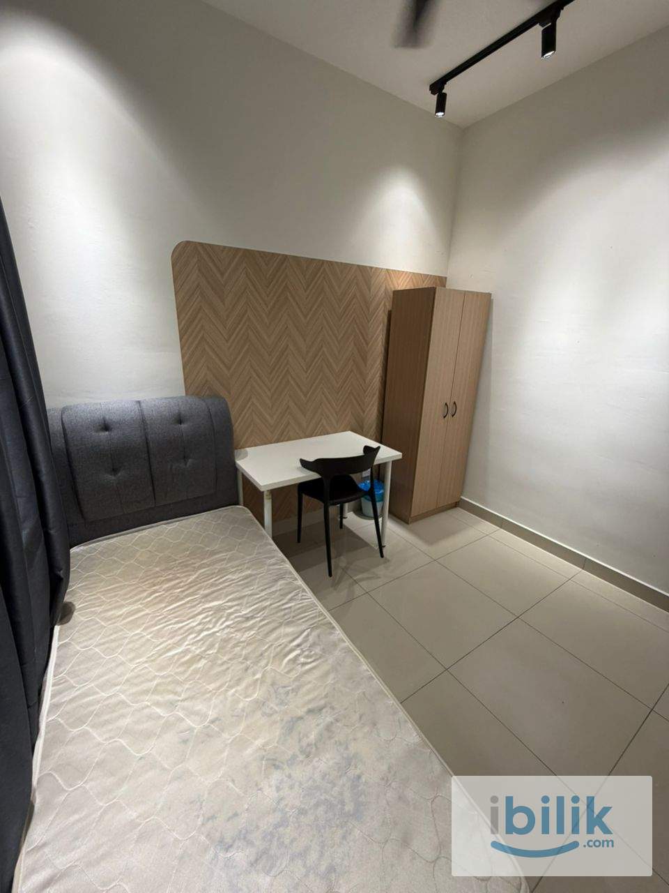 Female unit single room mix gender mix race unit for rent - Image 2