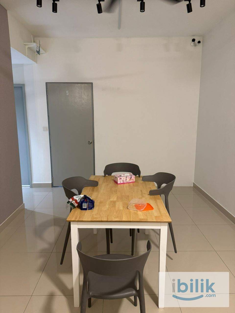 Female unit single room mix gender mix race unit for rent - Image 7