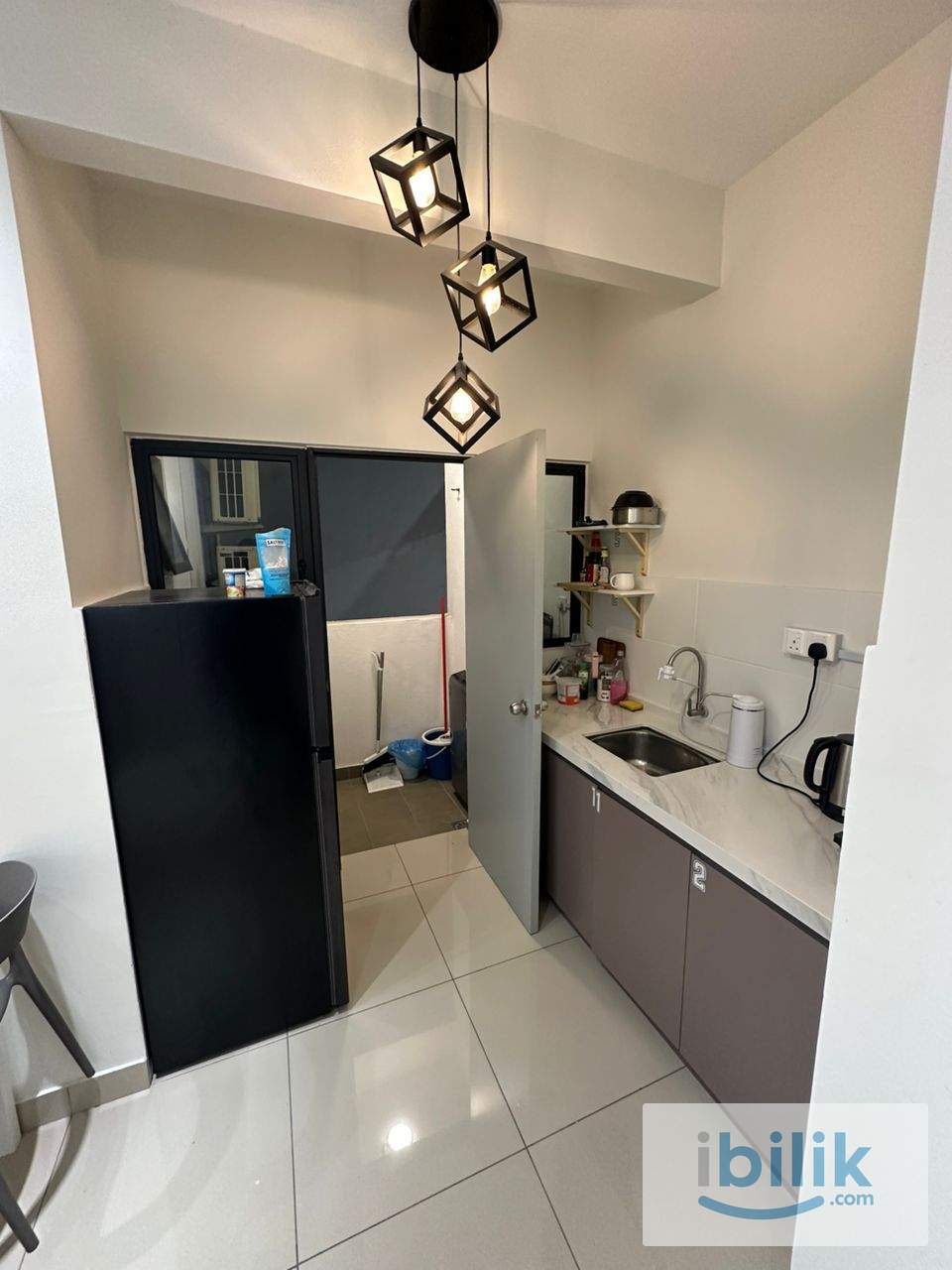 Female unit single room mix gender mix race unit for rent - Image 4