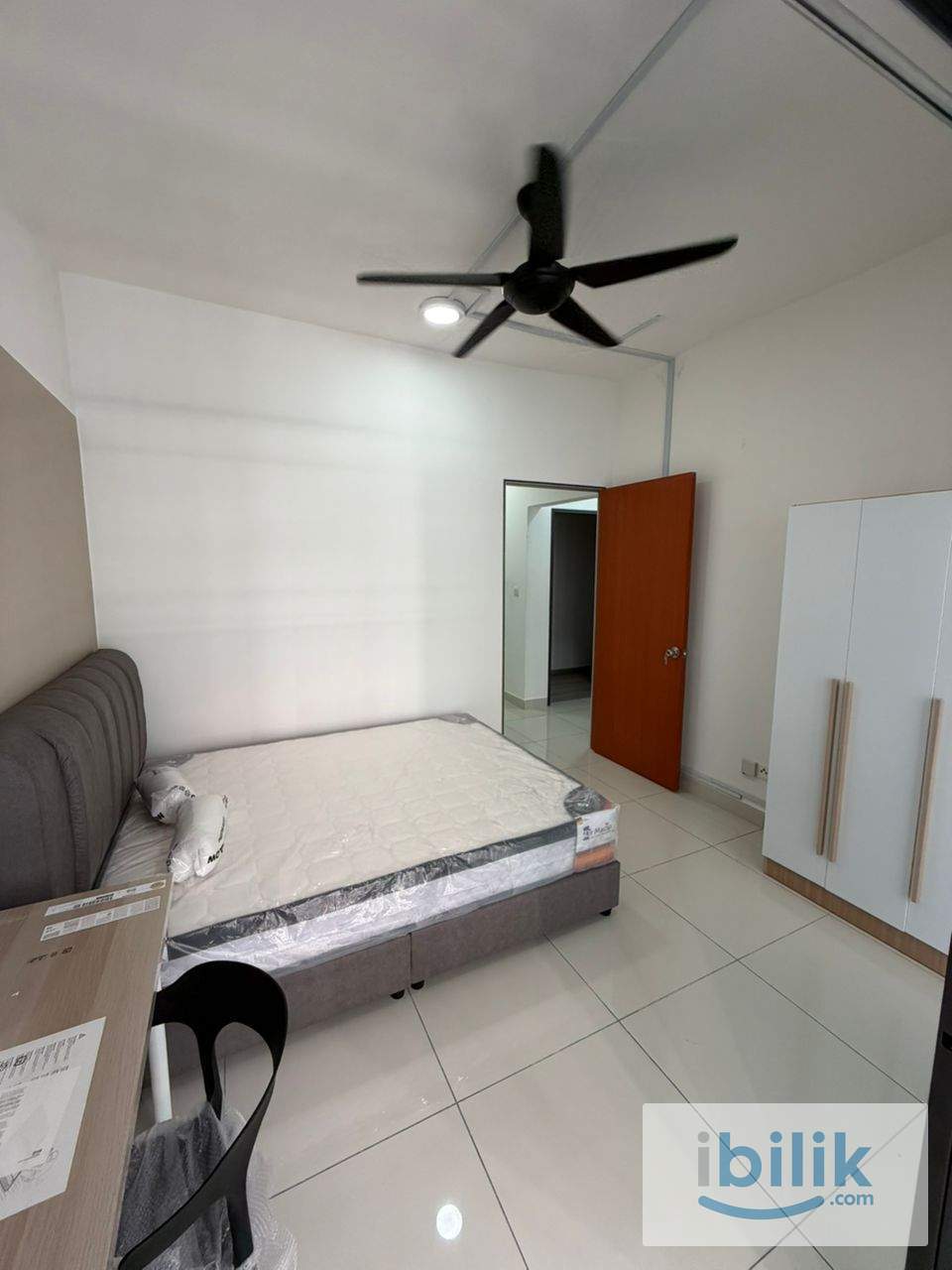Middle balcony room mix gender mix race fully furnished for rent - Image 2