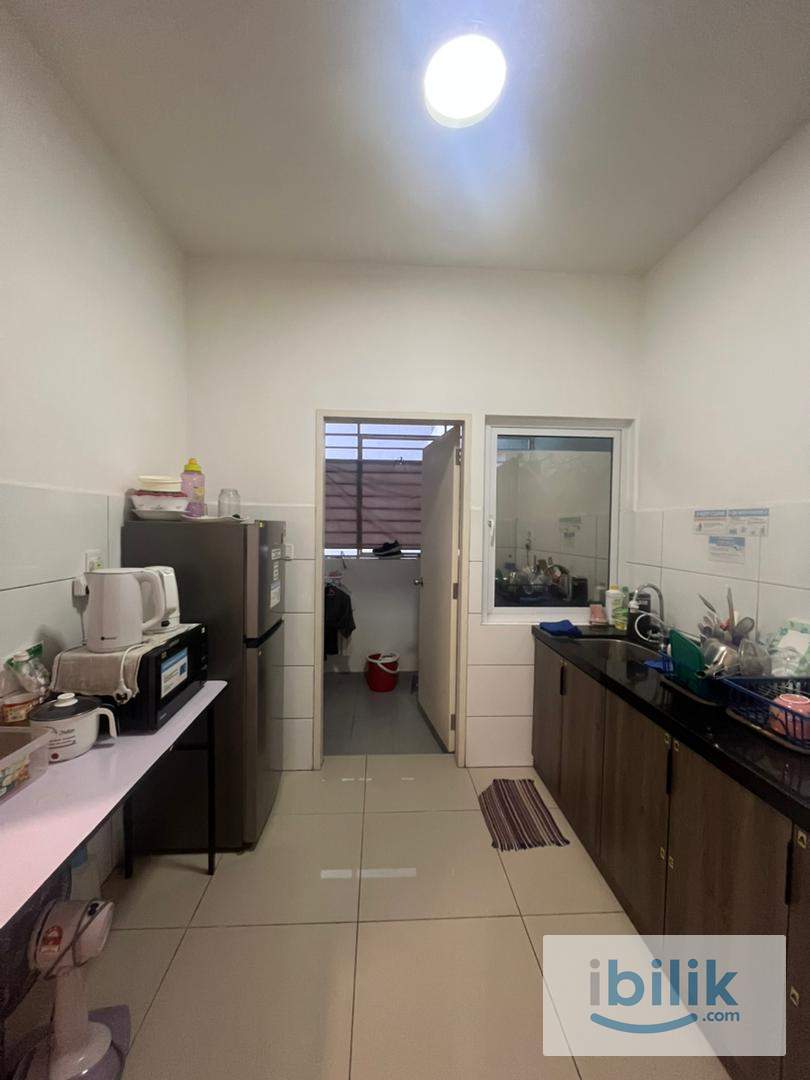 Middle room mix gender mix race fully furnished unit for rent - Image 5