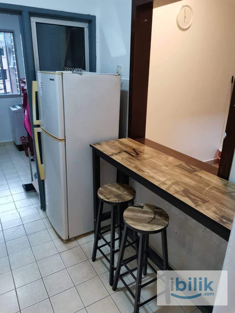 Middle room mix gender mix race fully furnished unit for rent - Image 5