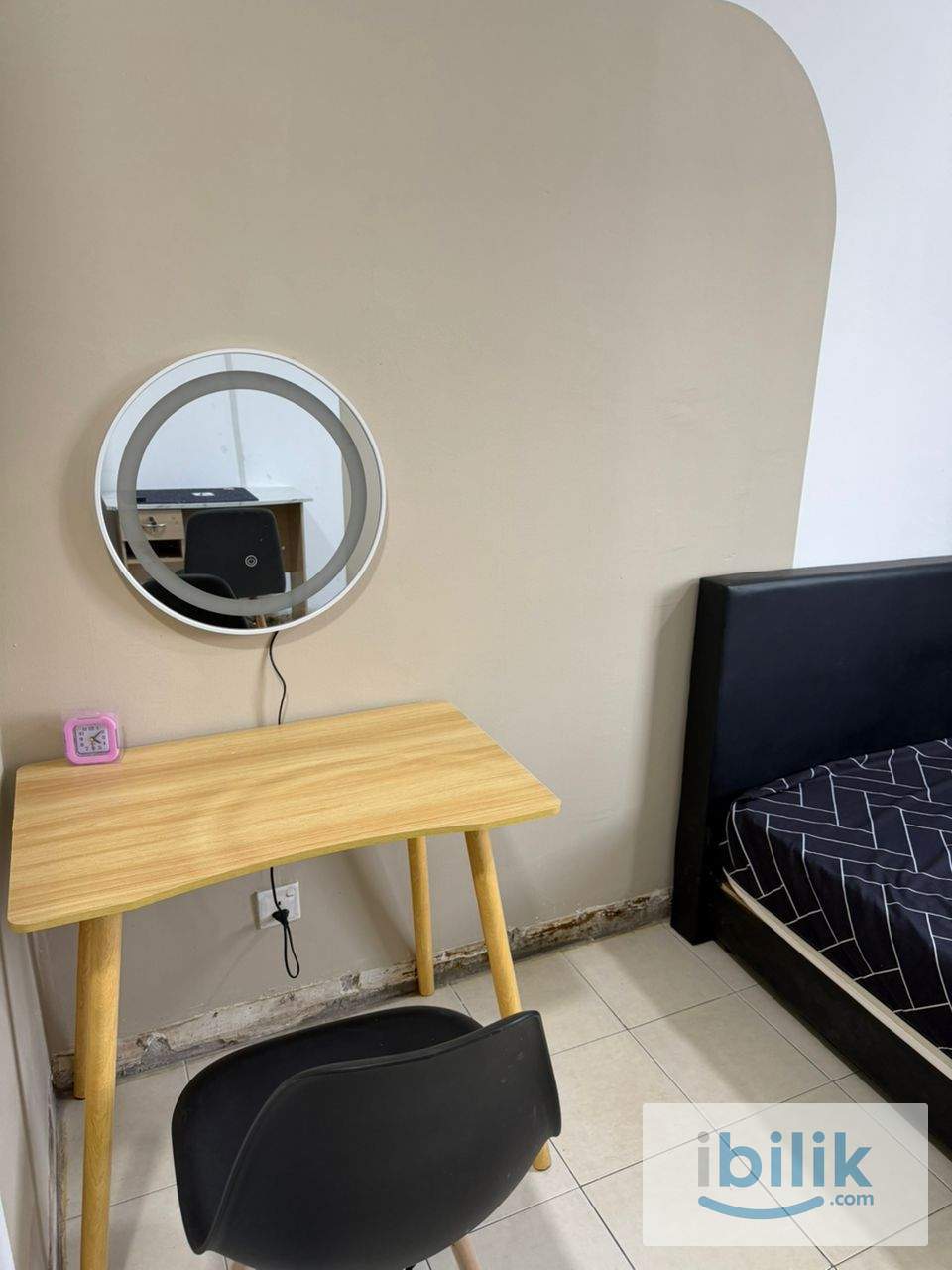 Female unit master room fully furnished mix race for rent - Image 3