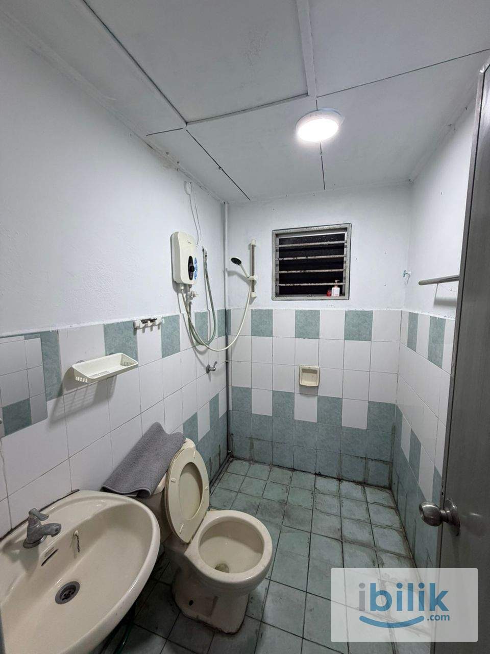 Female unit master room fully furnished mix race for rent - Image 6