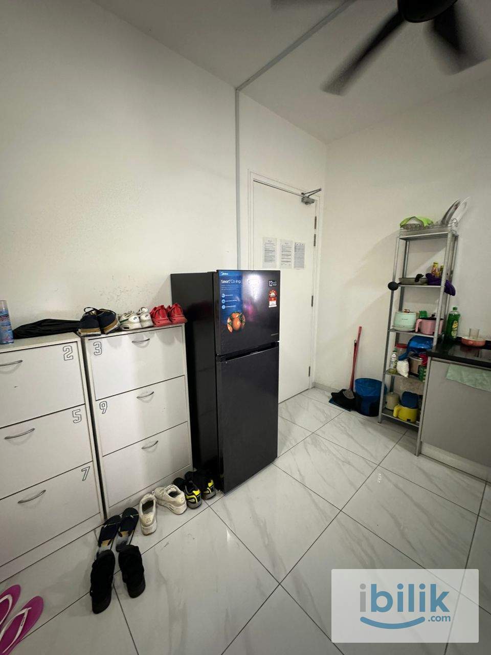 Equine Residence master room fully furnished mix gender mix race unit for rent - Image 6