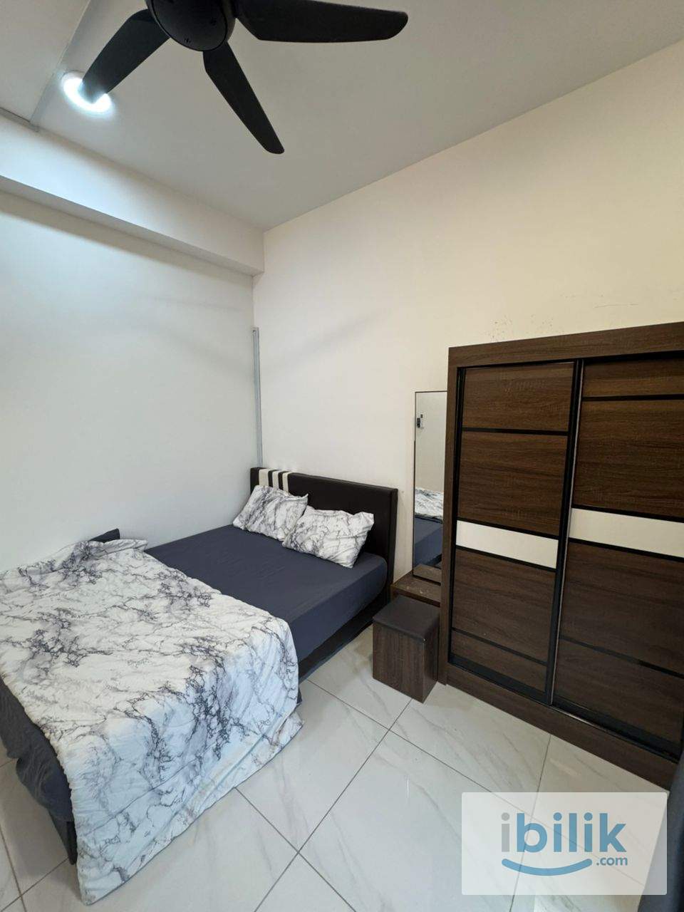 Equine Residence middle balcony room for rent - Image 2