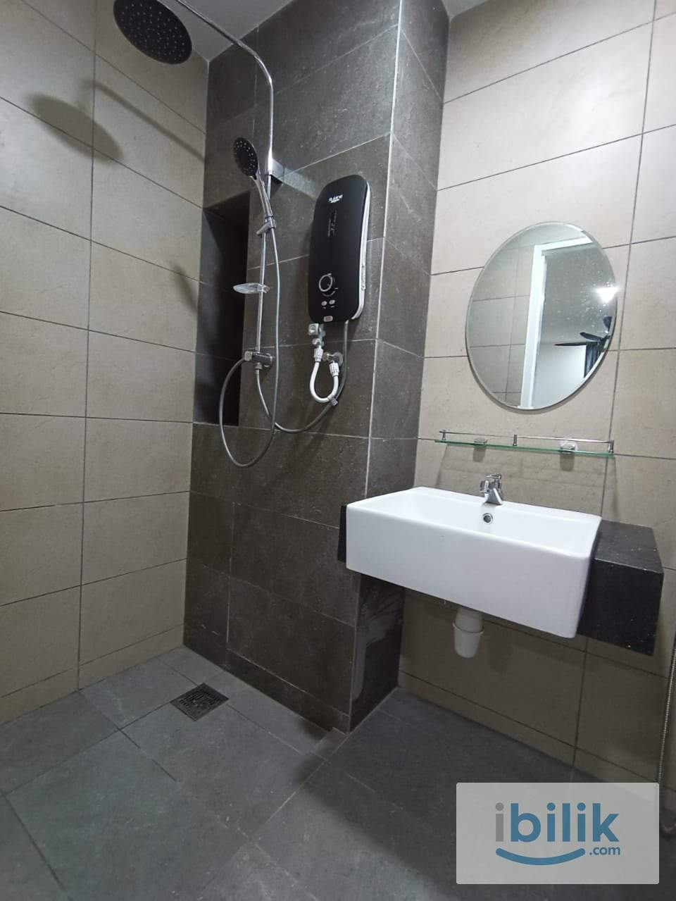 👩 All Female Master Room A at Aratre Residence, Ara Damansara Near LRT 🚃 - Image 2