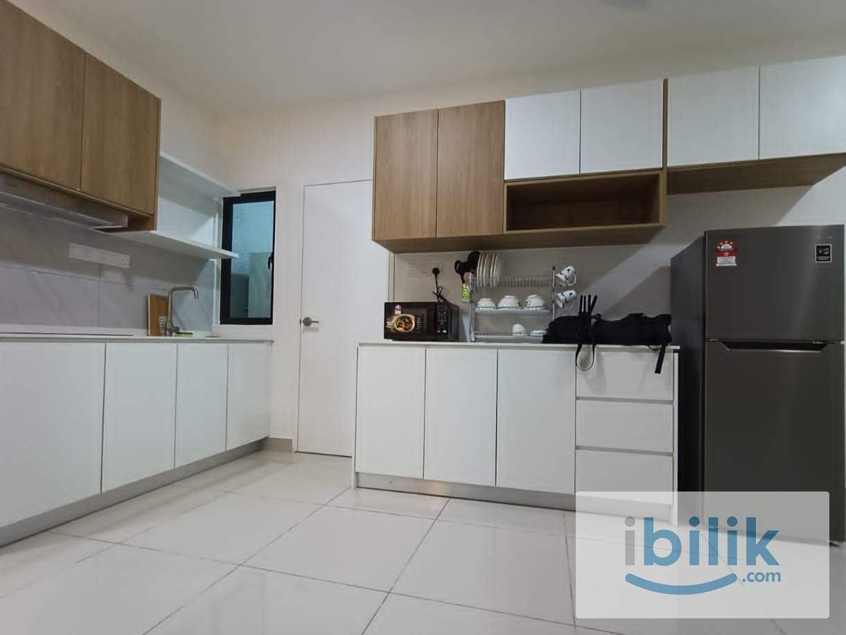 👩 All Female Master Room A at Aratre Residence, Ara Damansara Near LRT 🚃 - Image 6