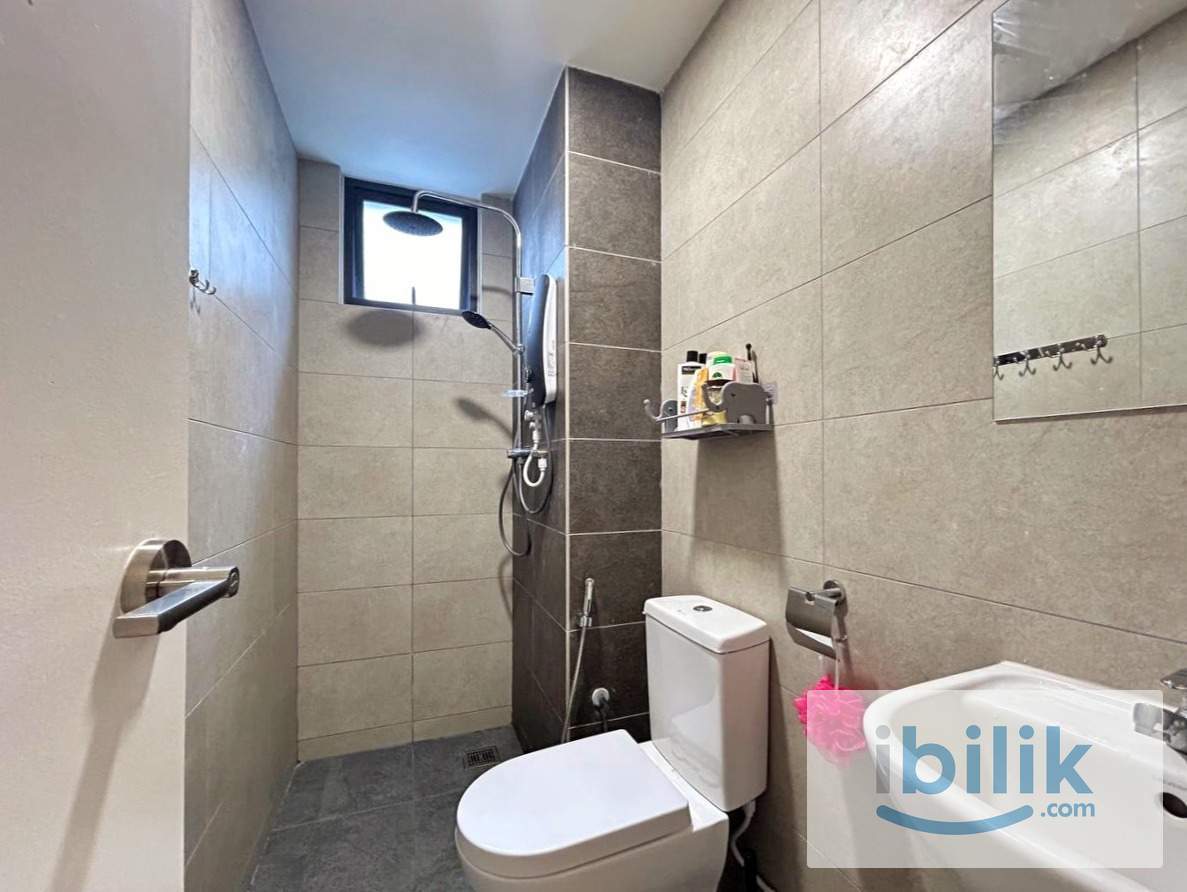 VL 👩 All Female Medium Room 1 at Ara Tre Residence, Ara Damansara  - Image 1