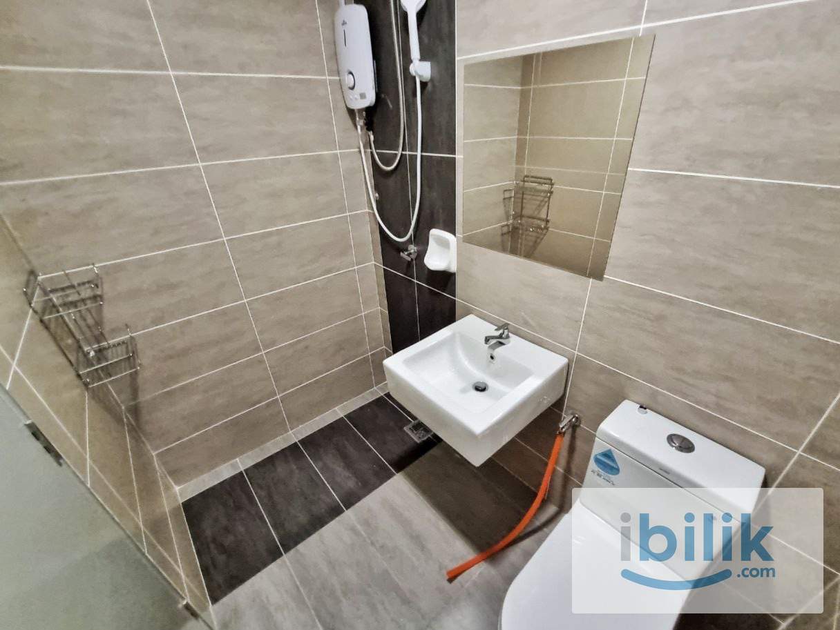 RD 👩‍🦰 All Female Master Room A A169 at Residensi Suasana, Damansara Damai - Image 1