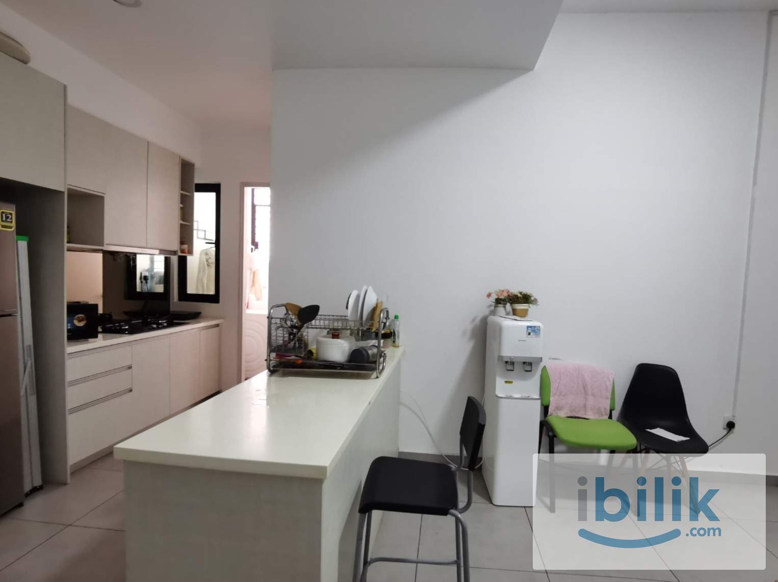 Middle room attach bathroom fully furnished ready move in - Image 2
