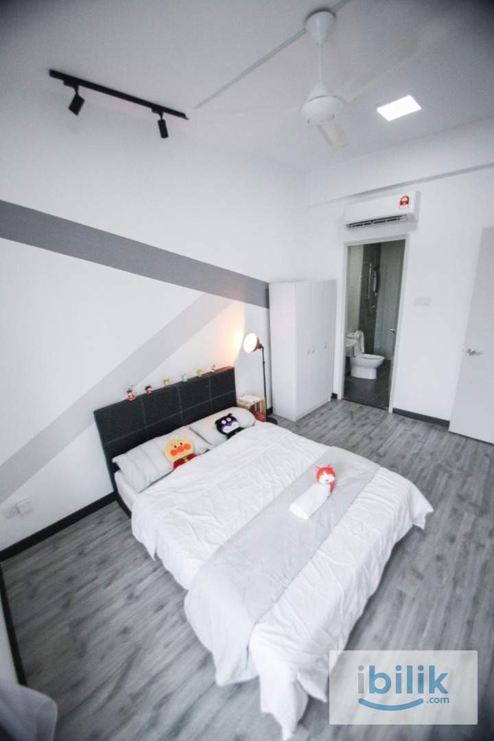 Middle room attach bathroom fully furnished ready move in - Image 1