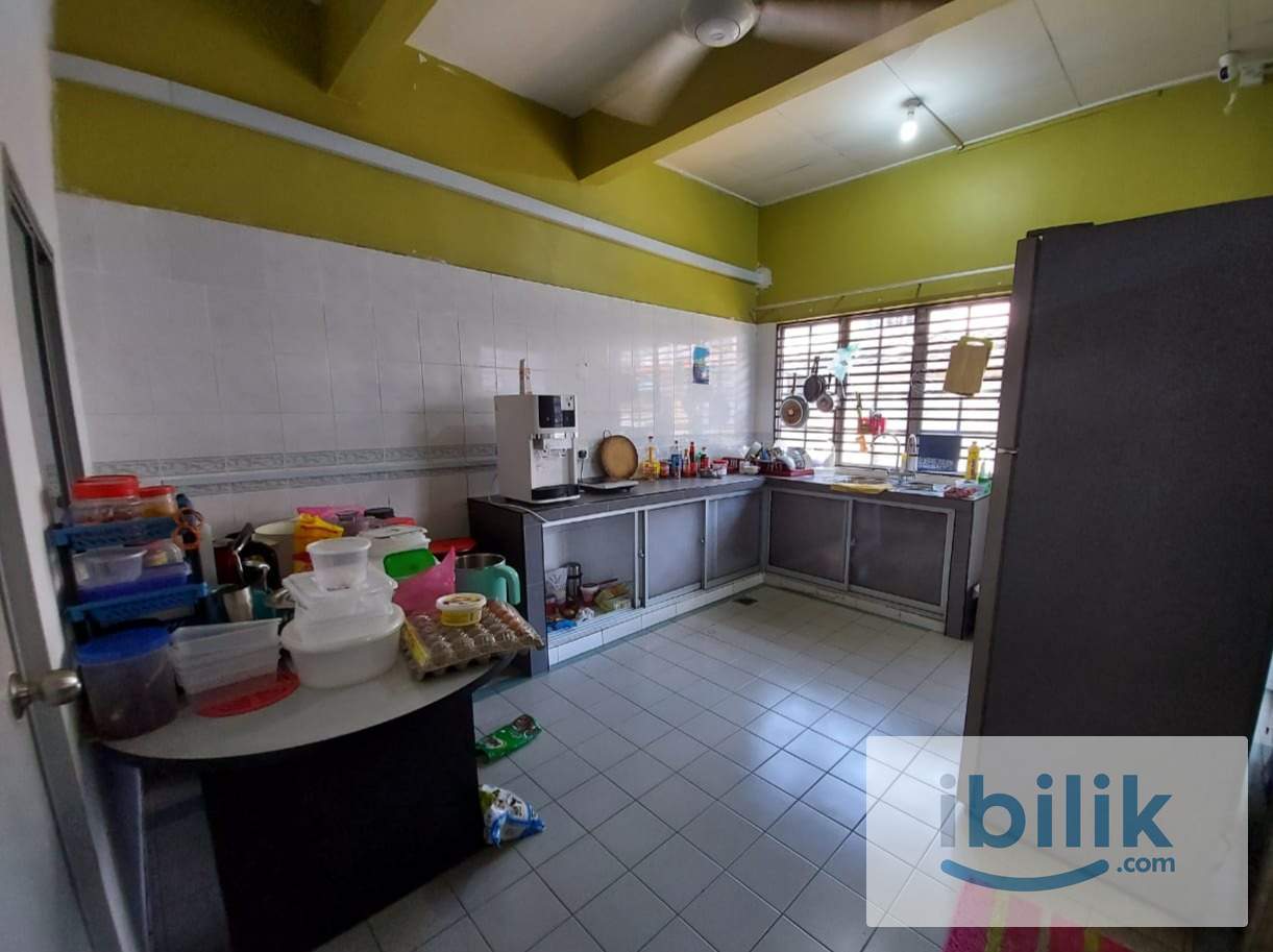 Subang bestari landed house medium room attach bathroom, share with another 1 tenant only - Image 6