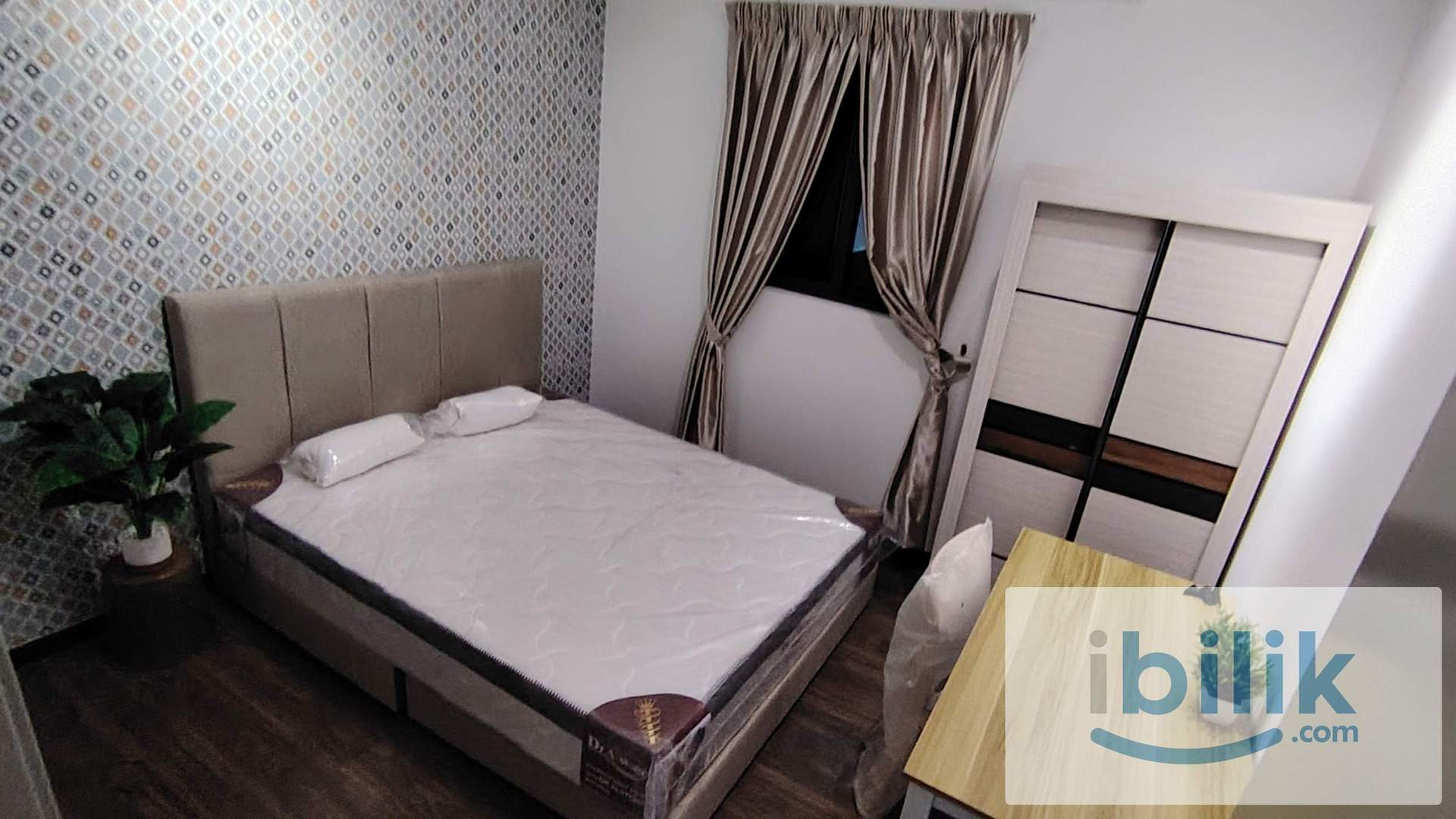 small room - Image 1