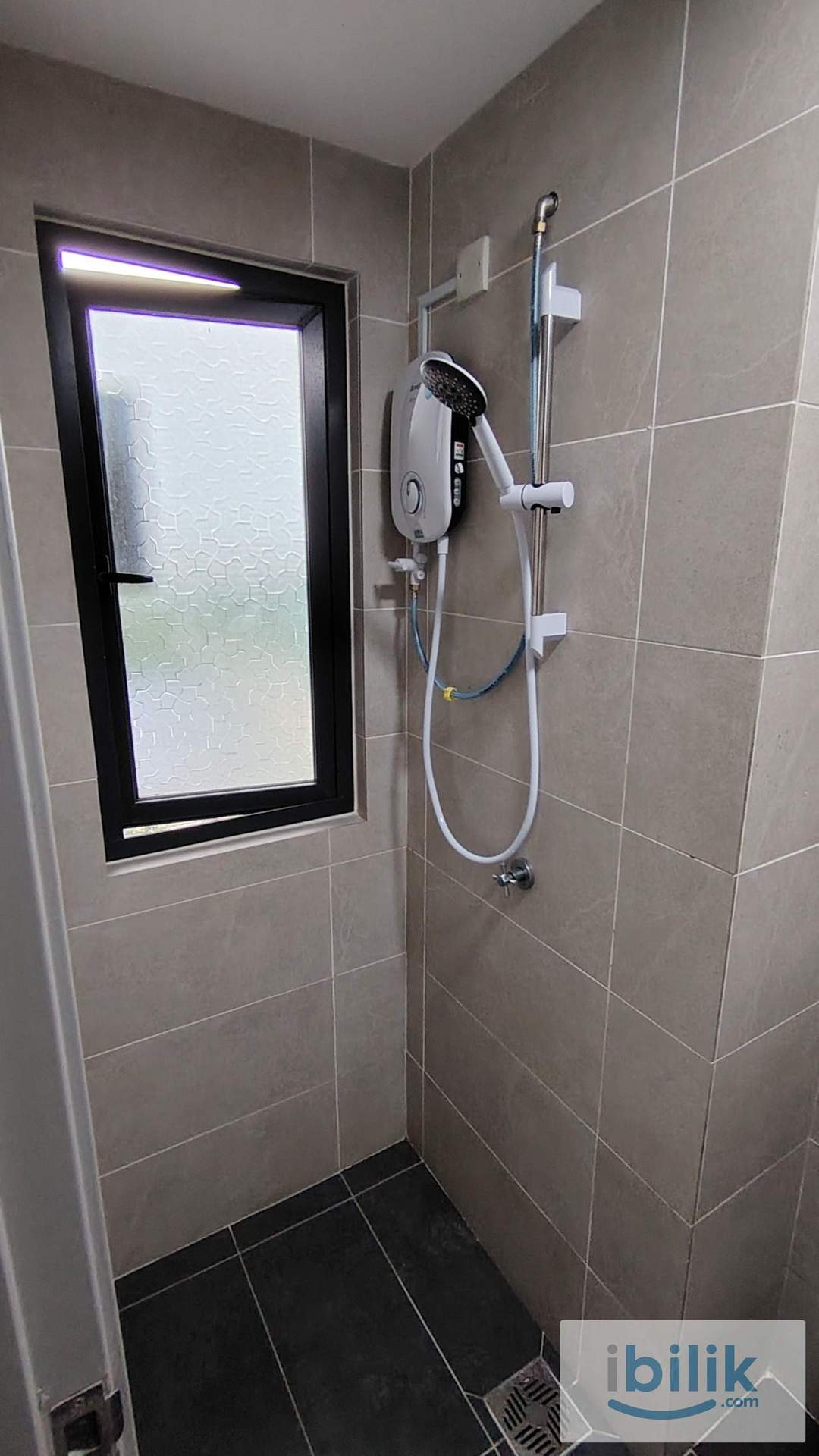 small room - Image 6