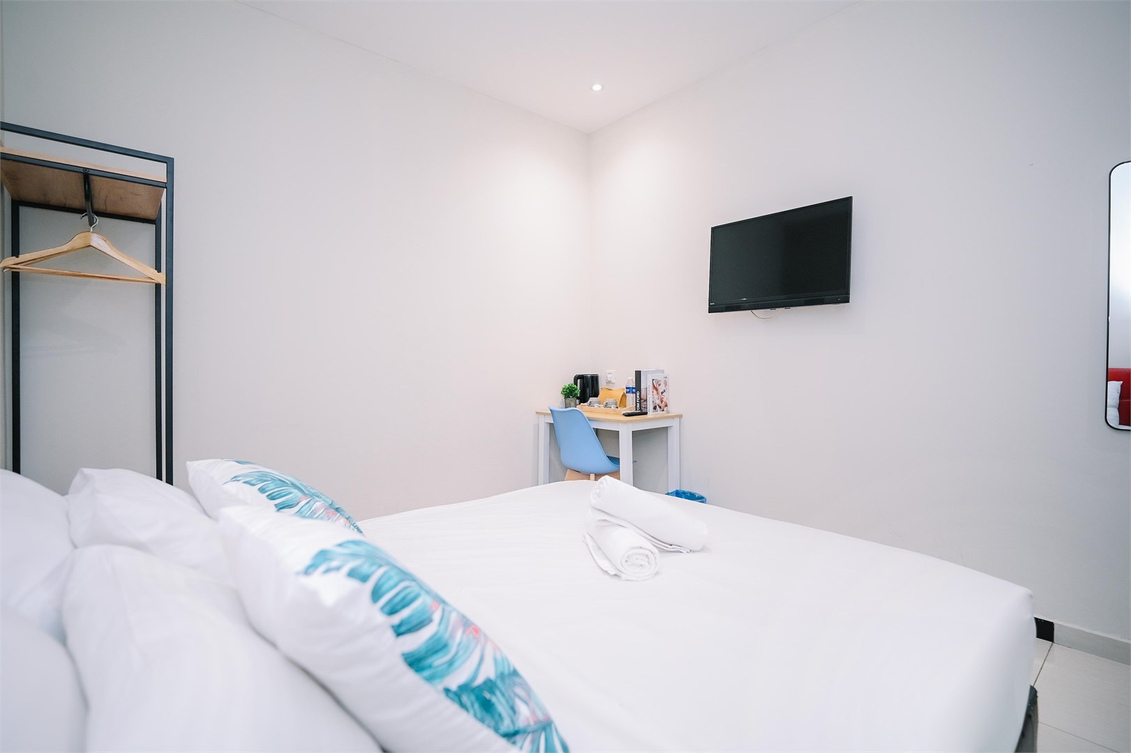 Standard Queen Room - Image 4