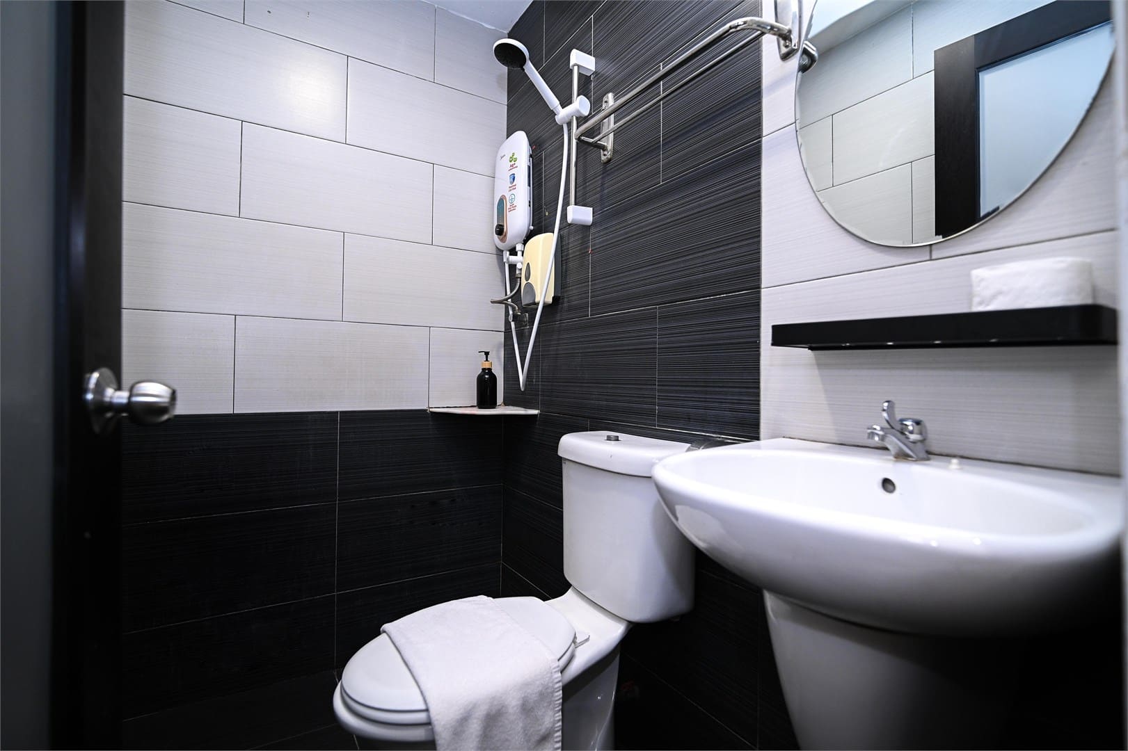 Standard Queen Room - Image 5
