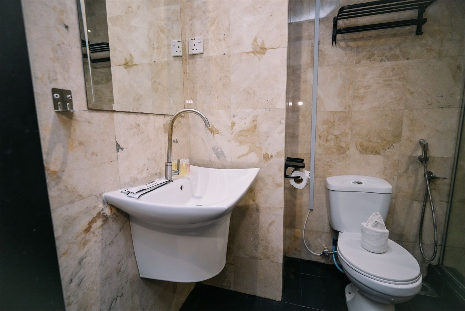 Standard Triple Room - Image 7