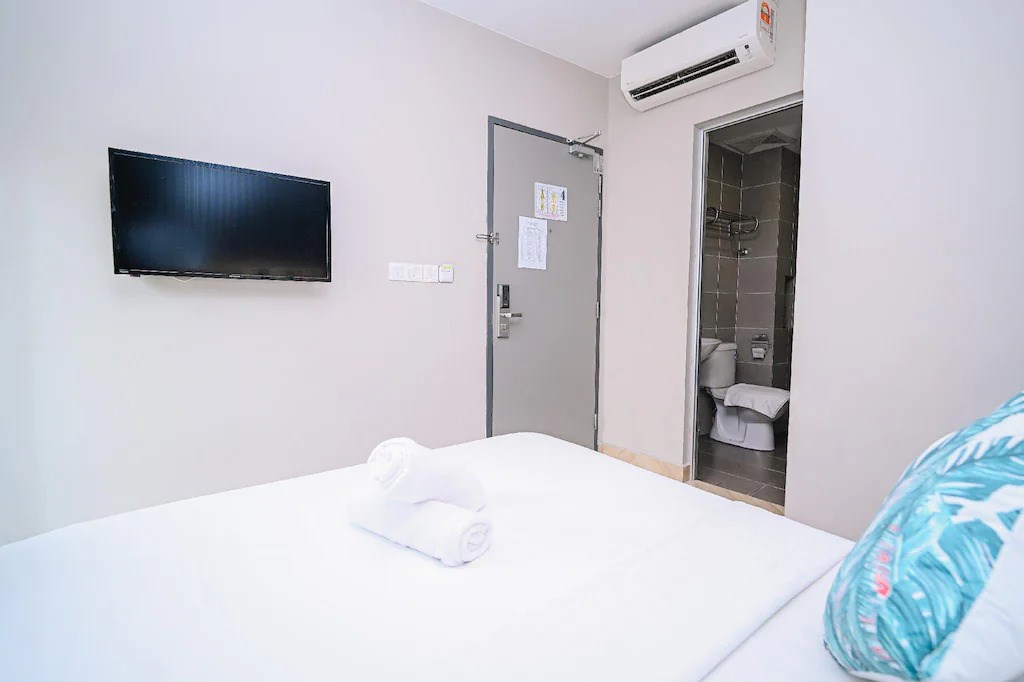Standard Double Room - Image 5