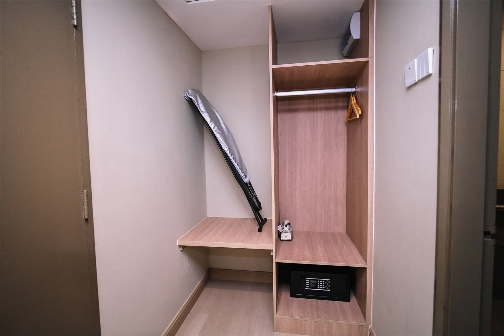 Standard Queen - Image 6