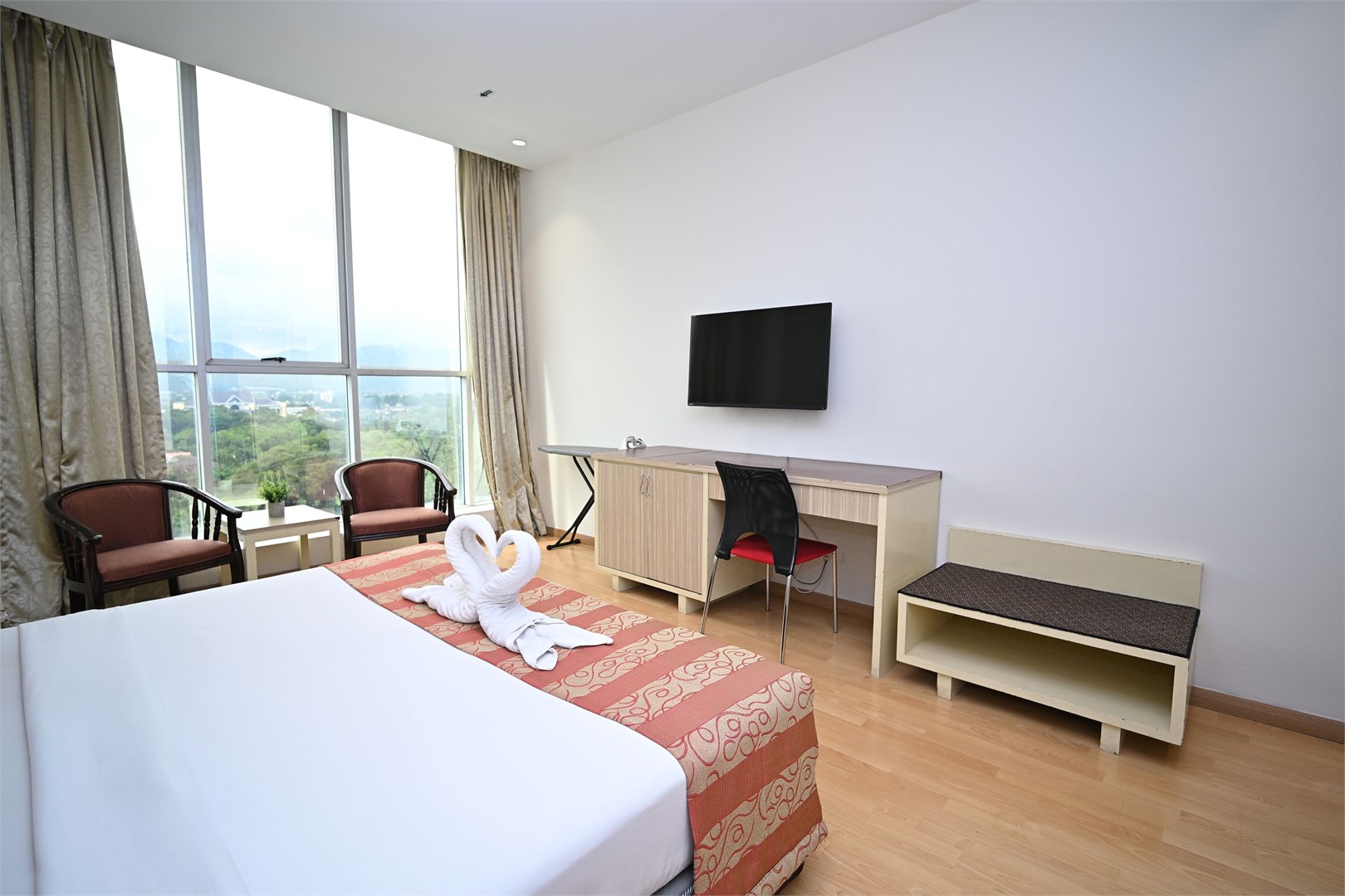 Superior King Room - Image 2