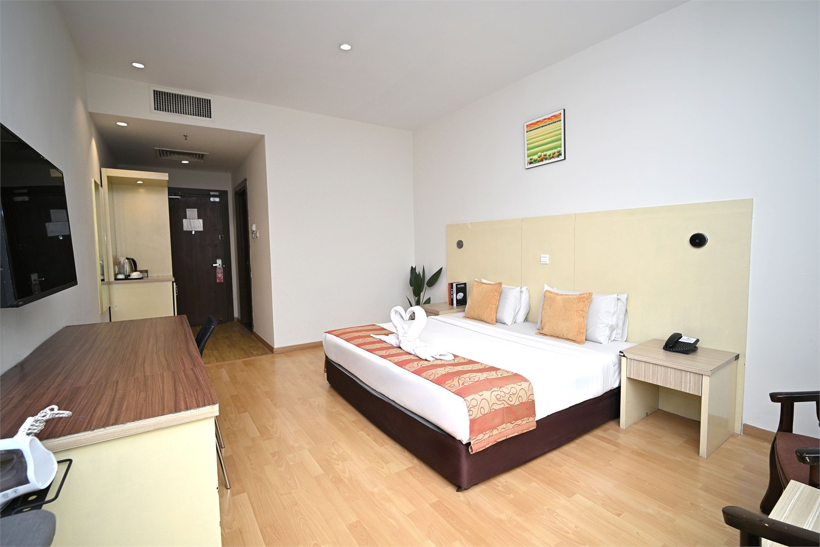 Superior King Room - Image 3