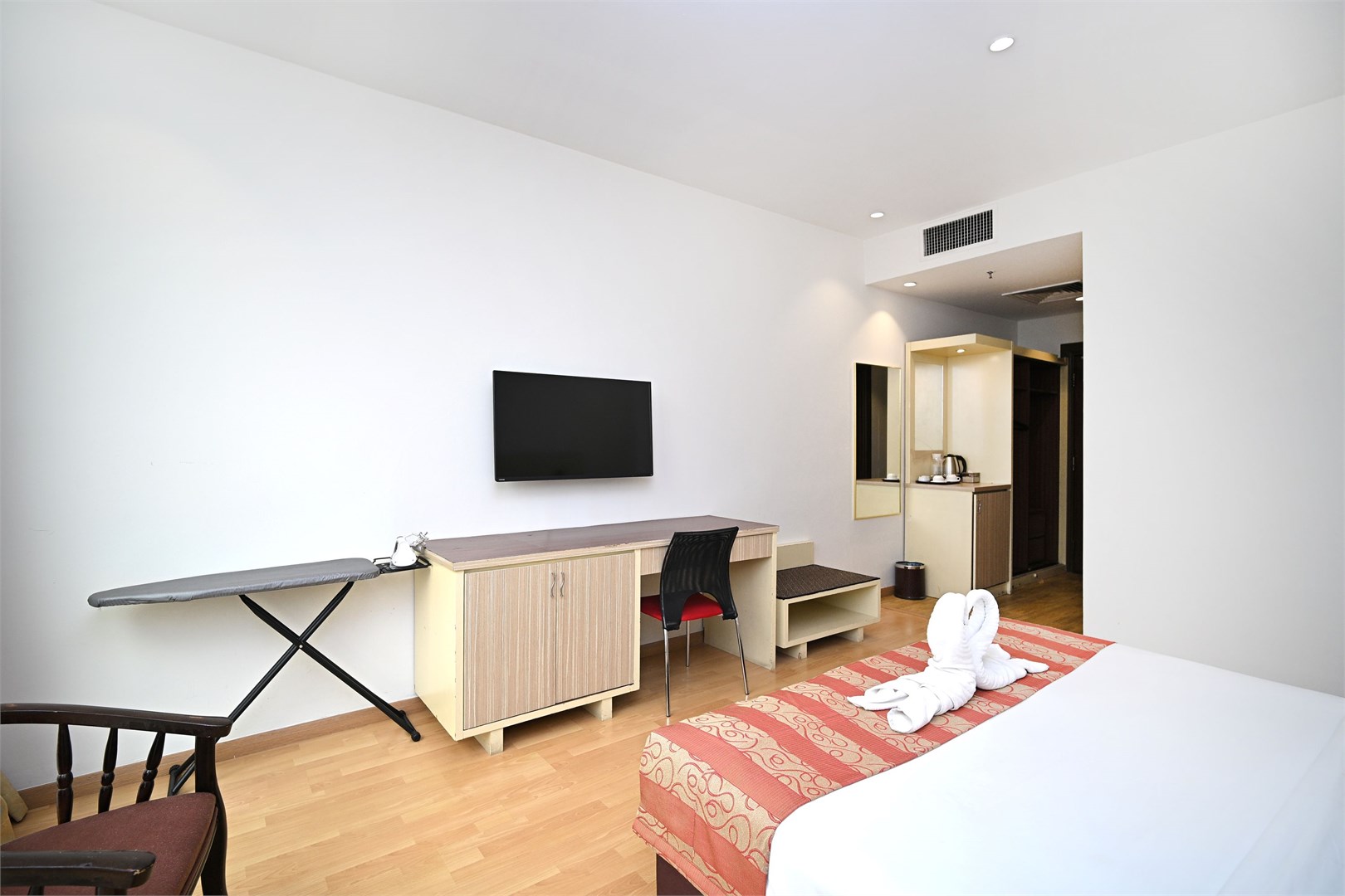 Superior King Room - Image 4