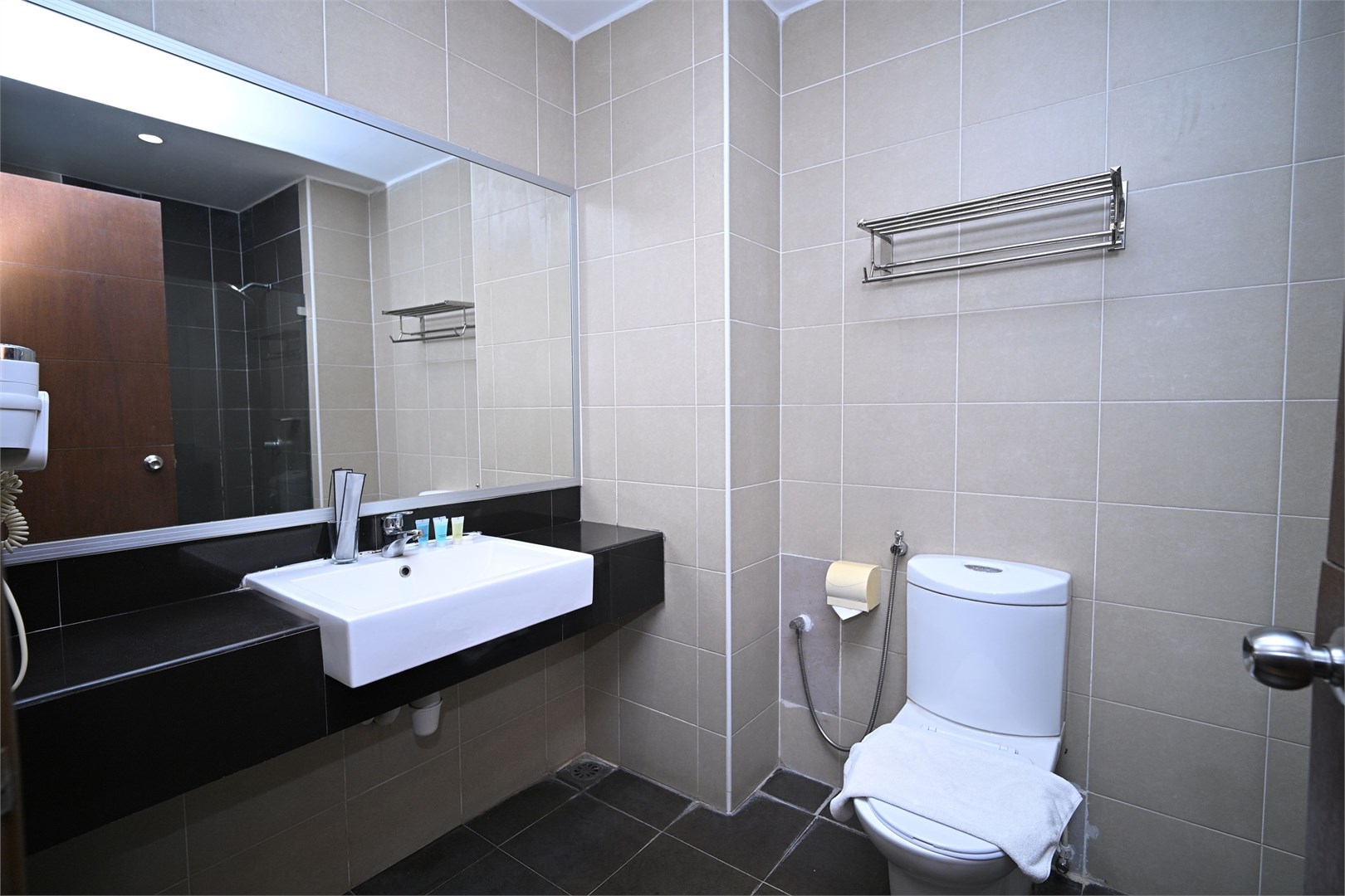 Superior King Room - Image 6