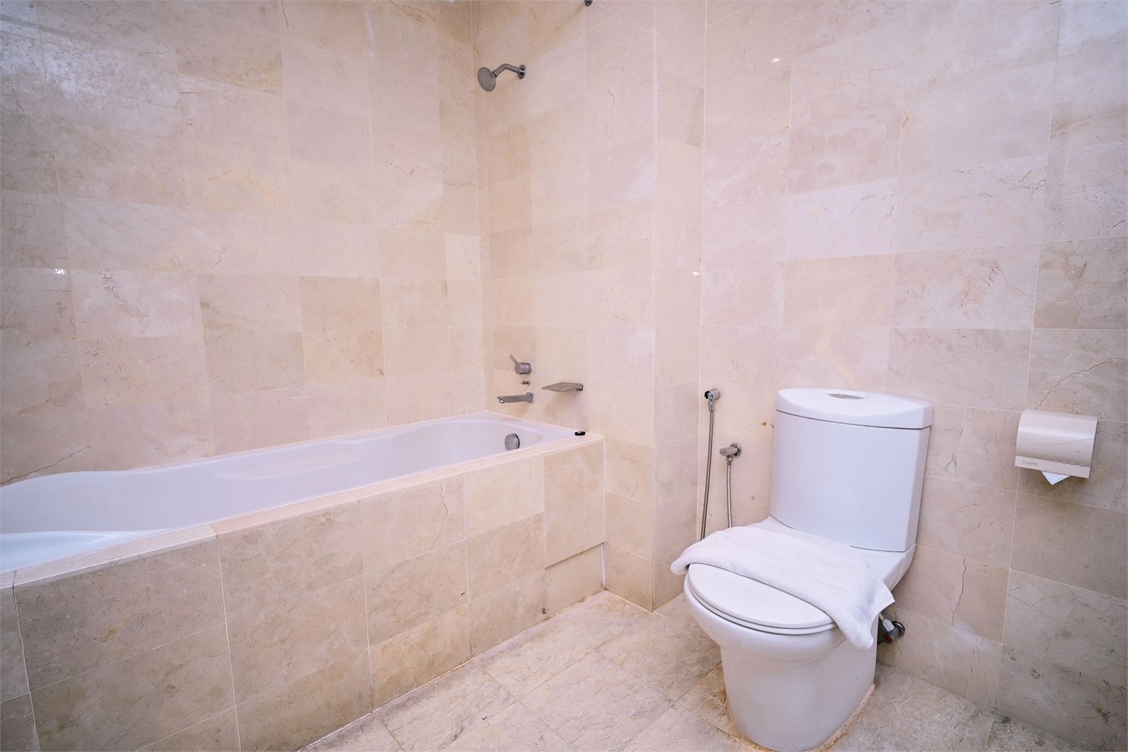 Deluxe Twin Room - Image 6