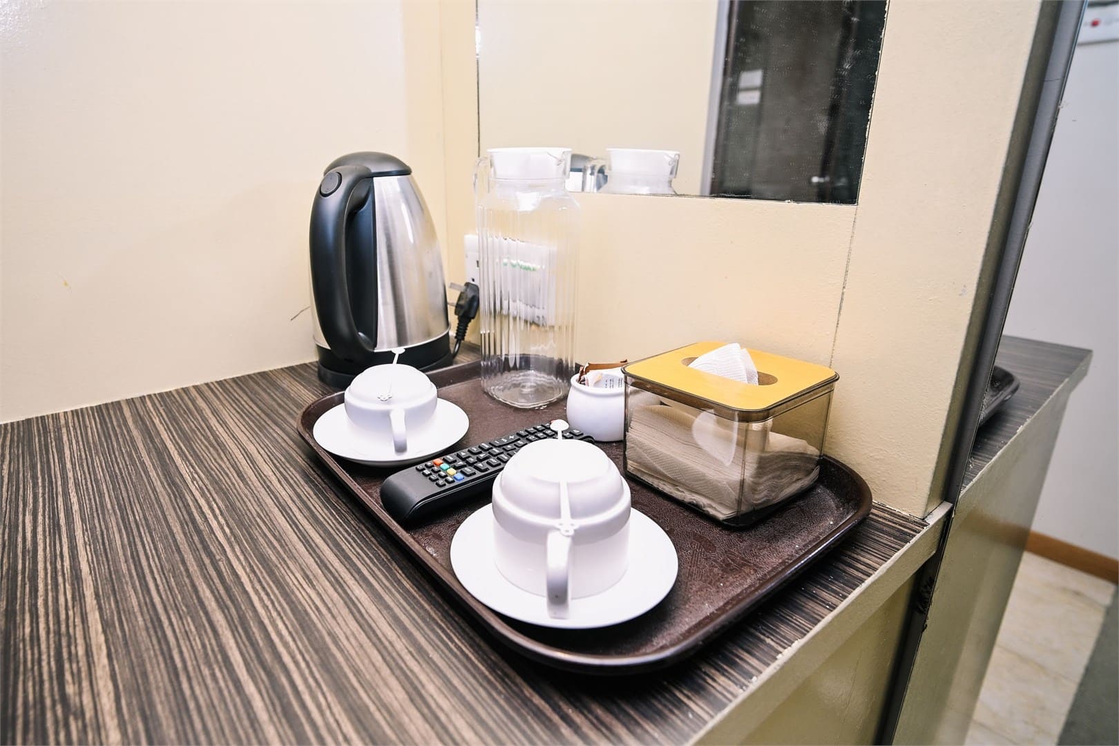Deluxe Twin Room - Image 7
