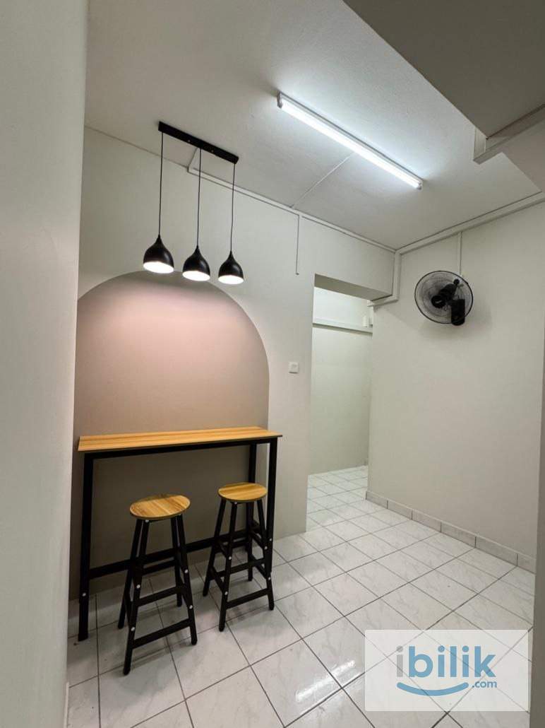 [Kelana Puteri] Mixed Gender Unit Middle Room Rent Near LRT, Paradigm Mall - Image 1