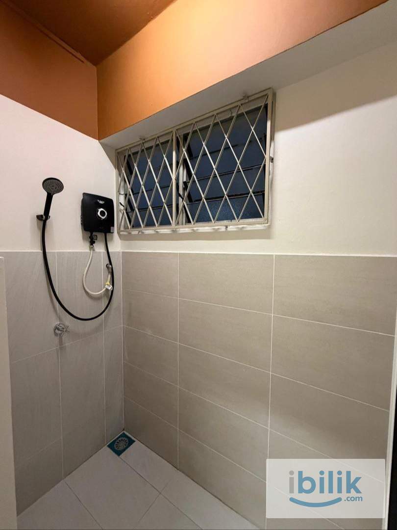 [Kelana Puteri] Mixed Gender Unit Middle Room Rent Near LRT, Paradigm Mall - Image 2