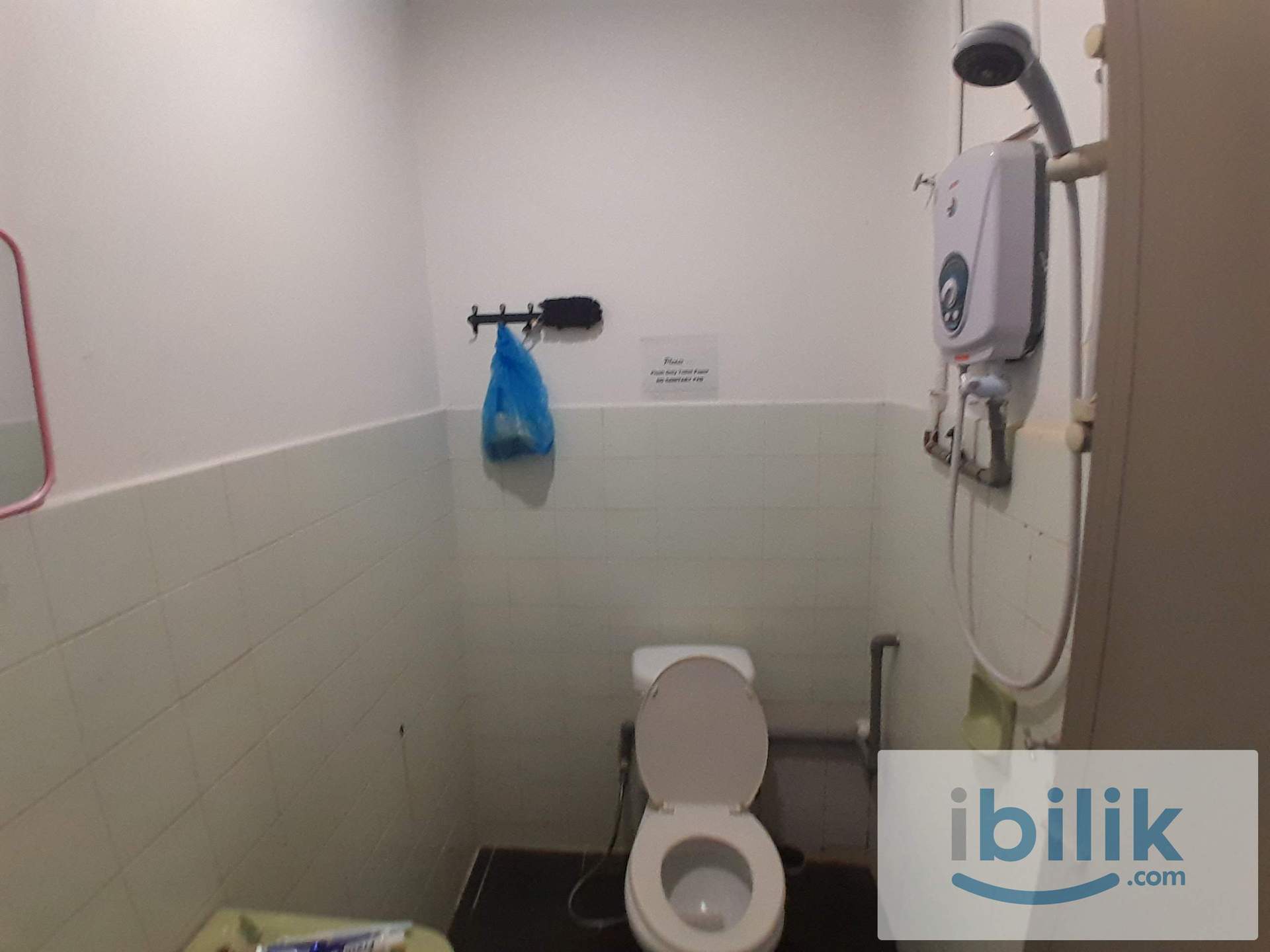 [PJS 7 Landed] Walking distance to Taylor University Single Room with Aircond Rent - Image 1