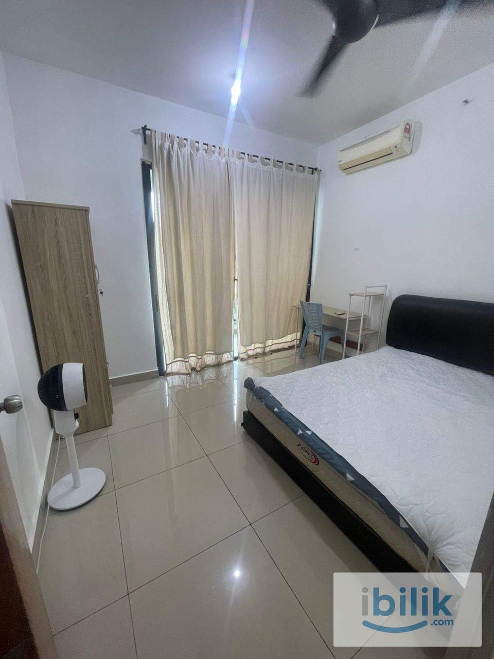 [Univ 360 Place] Middle Room with Aircond Near Bus Stop direct to UPM, Hospital Serdang, The Mines Mall - Image 1