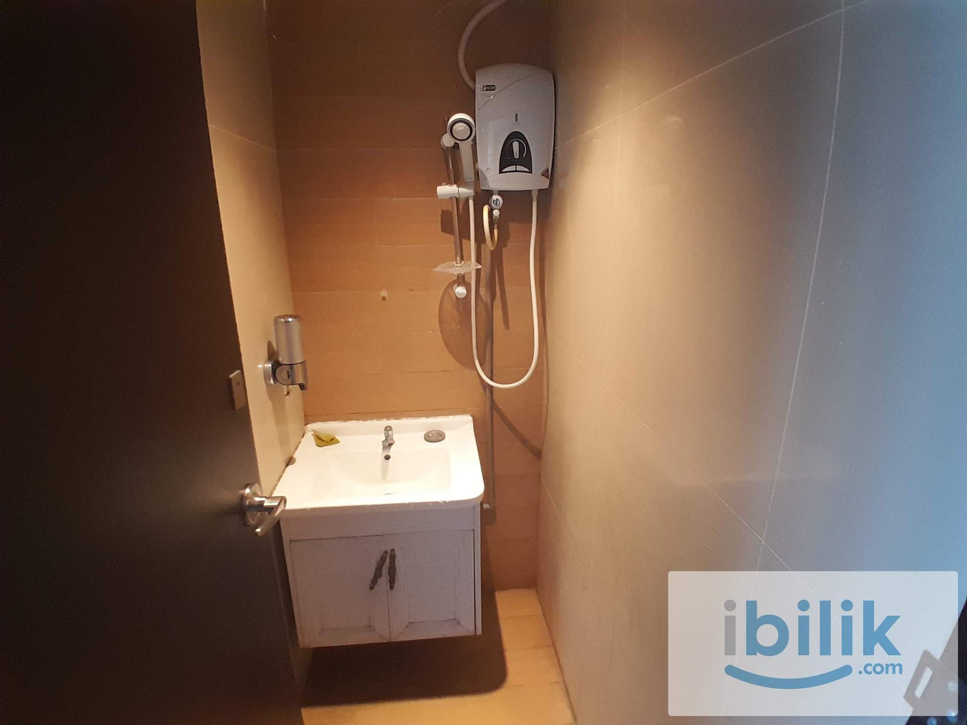 [D'Loft Hotel] Single Room with Aircond Rent Near Pasar Seni MRT & LRT - Image 8