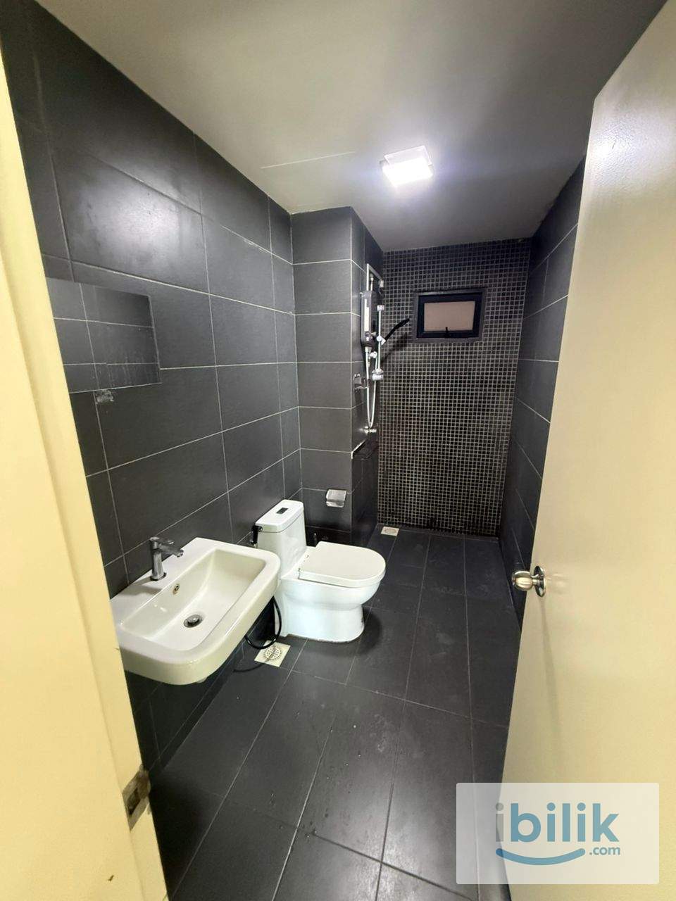 APU FREE Shuttle | Room for Rent Near 🚆 LRT  – Move In Now! - Image 4