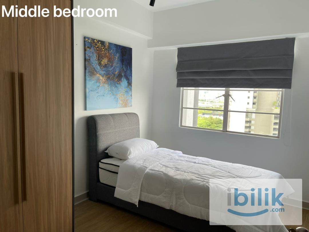 MIDDLE ROOM FOR RENT  - Image 1
