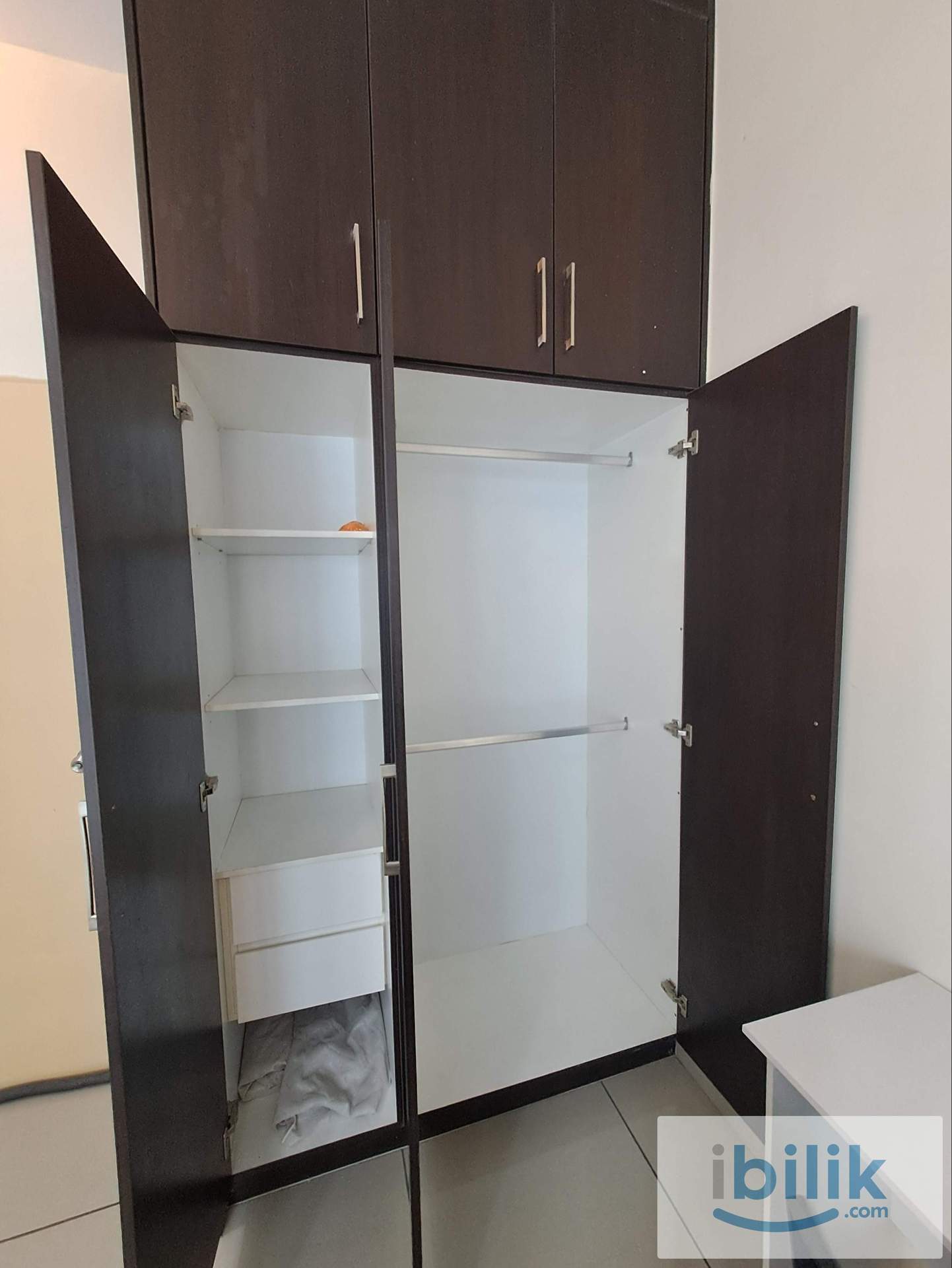 {Female Unit} Medium Room Available Now_FREE WIFI - Image 3
