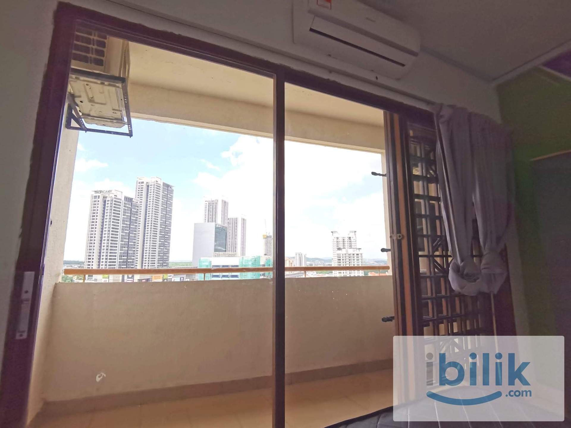 4rooms only‼️PROMO end 30 june‼️ Limited offer ✅🙋‍♀️Block E medium room fully furnished ready move in - Image 2
