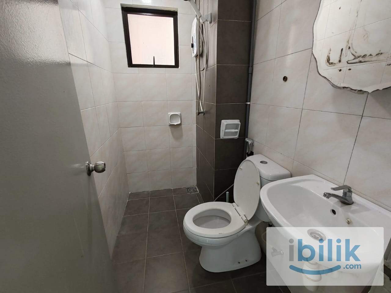 Limited Private bath✅🙋‍♀️Master bedroom fully furnished ready move in july - Image 3