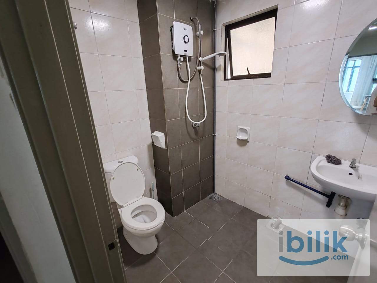 Limited Private bath✅🙋‍♀️Master bedroom fully furnished ready move in july - Image 7