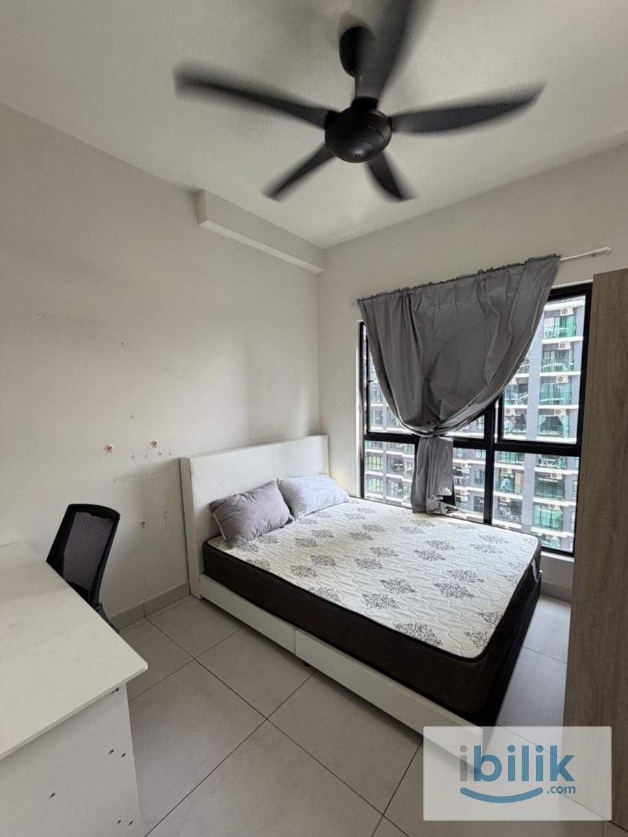 Middle room at Majestic Maxim, Taman Connaught - Image 1