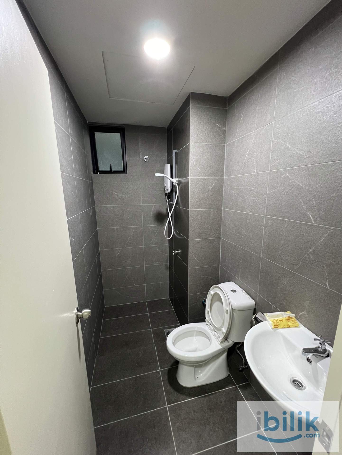 Middle room at Majestic Maxim, Taman Connaught - Image 2