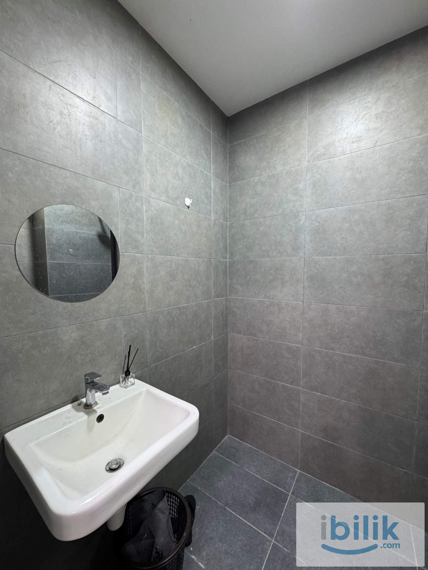 2R2BR with parking near Gleneagles Hospital - Image 3