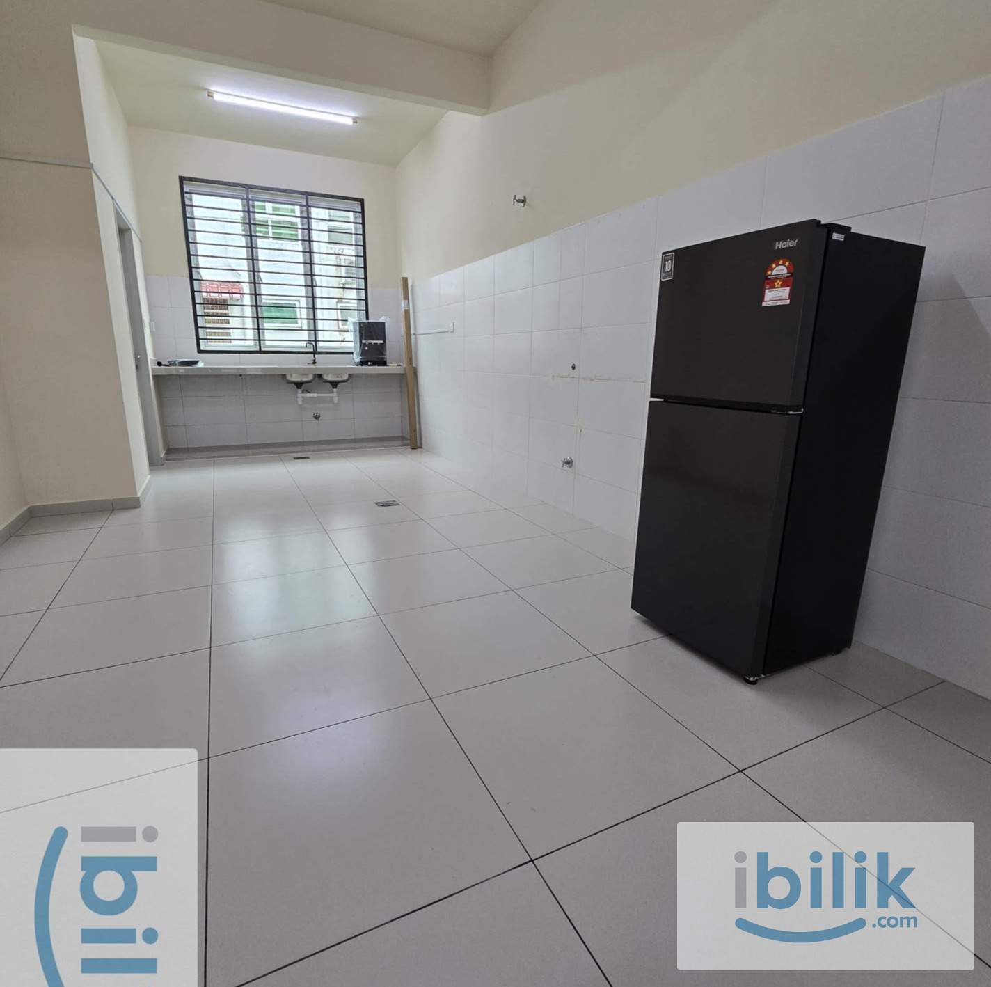 Master Room Private Bathroom Car Park  - Image 1