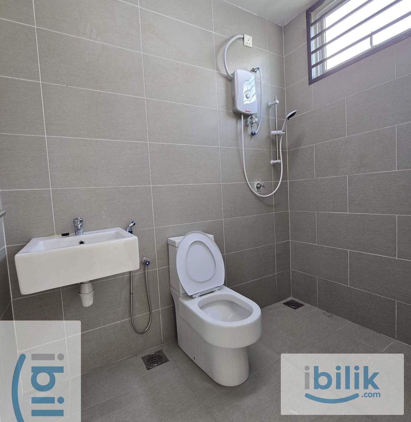 Master Room Private Bathroom Car Park  - Image 3
