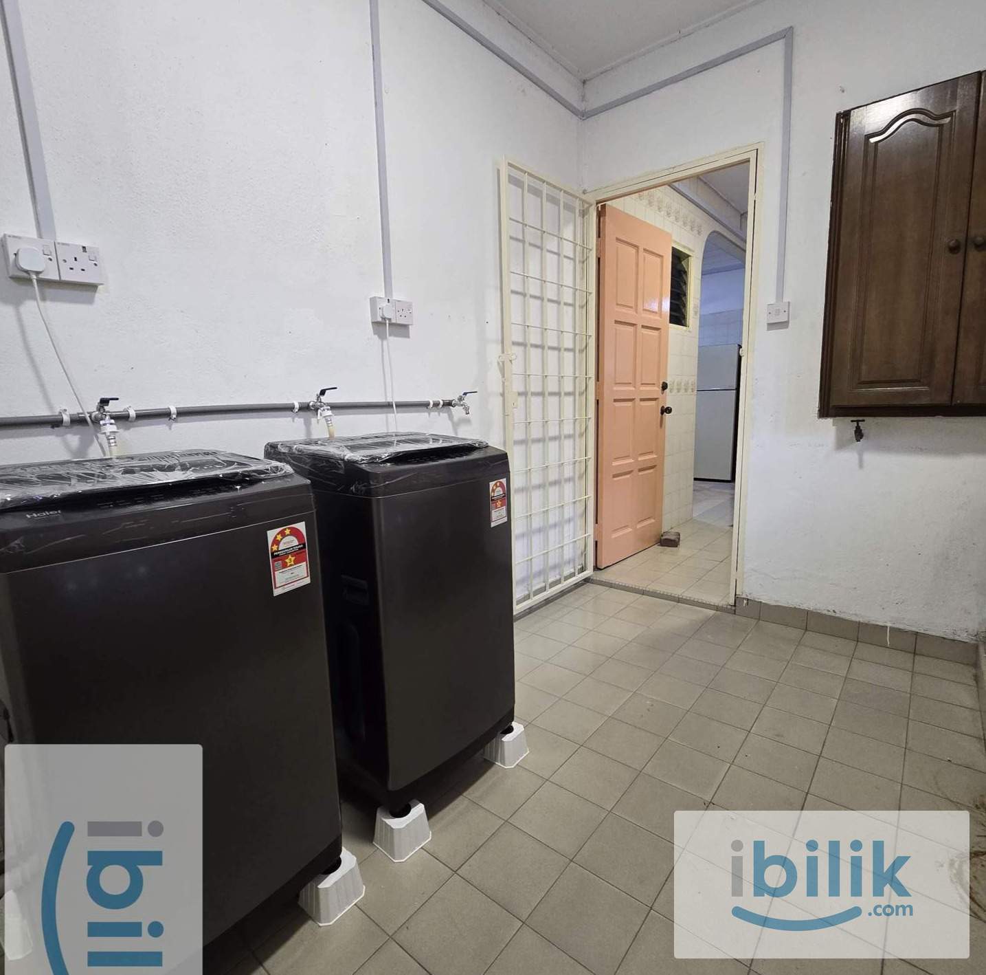 Master Room Aircond Private Bathroom 3 min walk LRT - Image 1